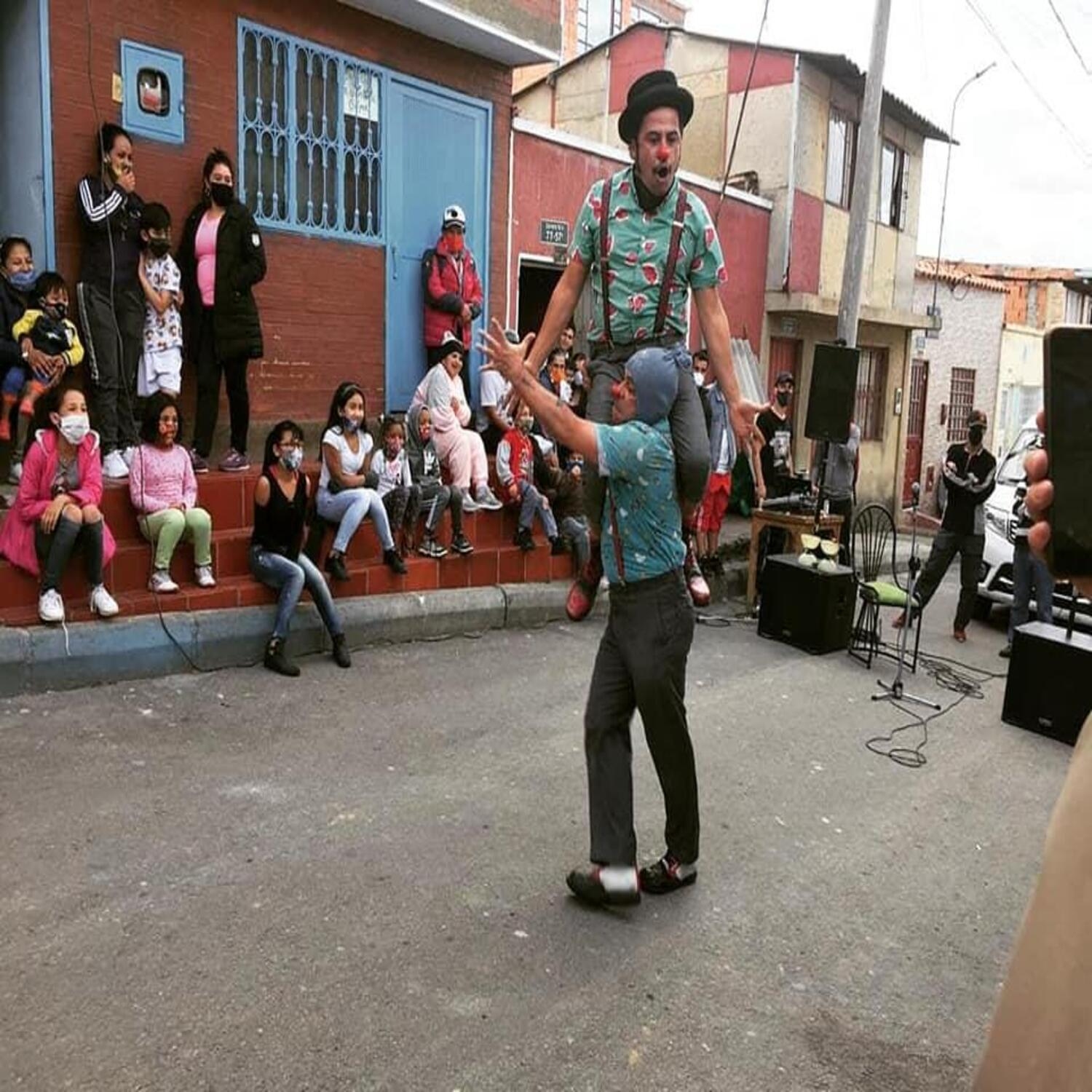 Luis Guzmán y Carlos Niño, (2020), Pasos de Payasos (Fotografía).