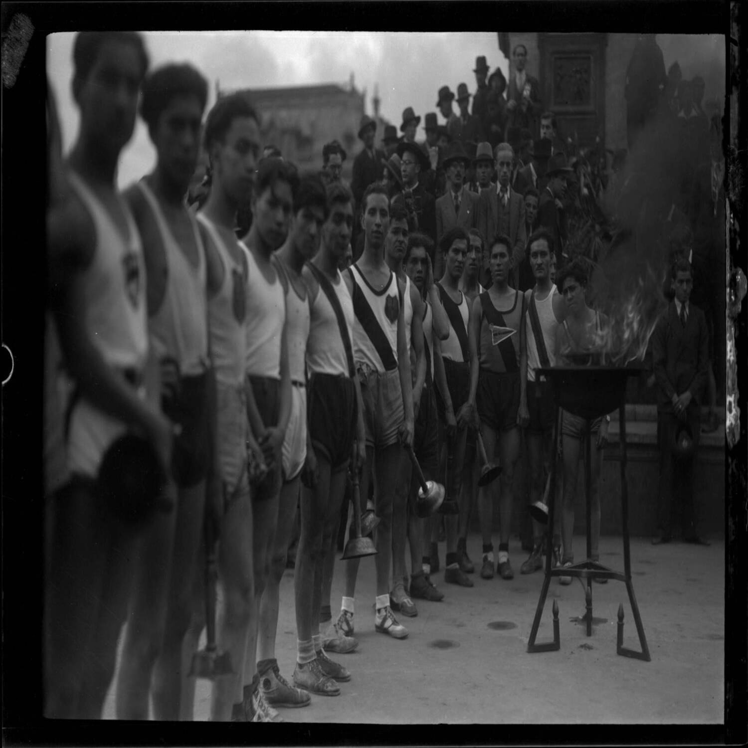 Foto de Gumersindo Cuéllar en la inauguración de los primeros Juegos Bolivarianos de Bogotá en 1938.