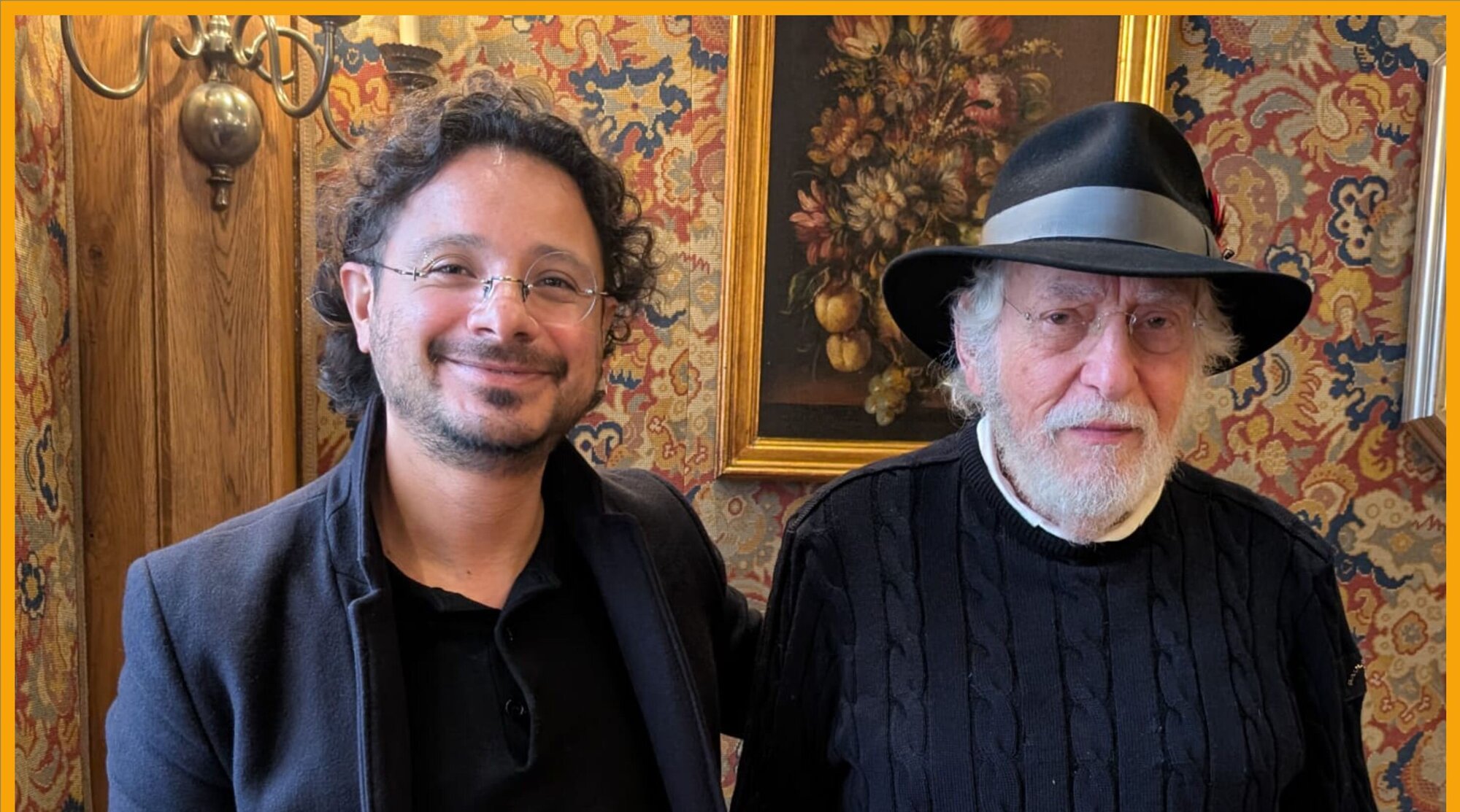 En la foto que acompaña esta publicación: Armando Russi y el maestro Arturo Ripstein