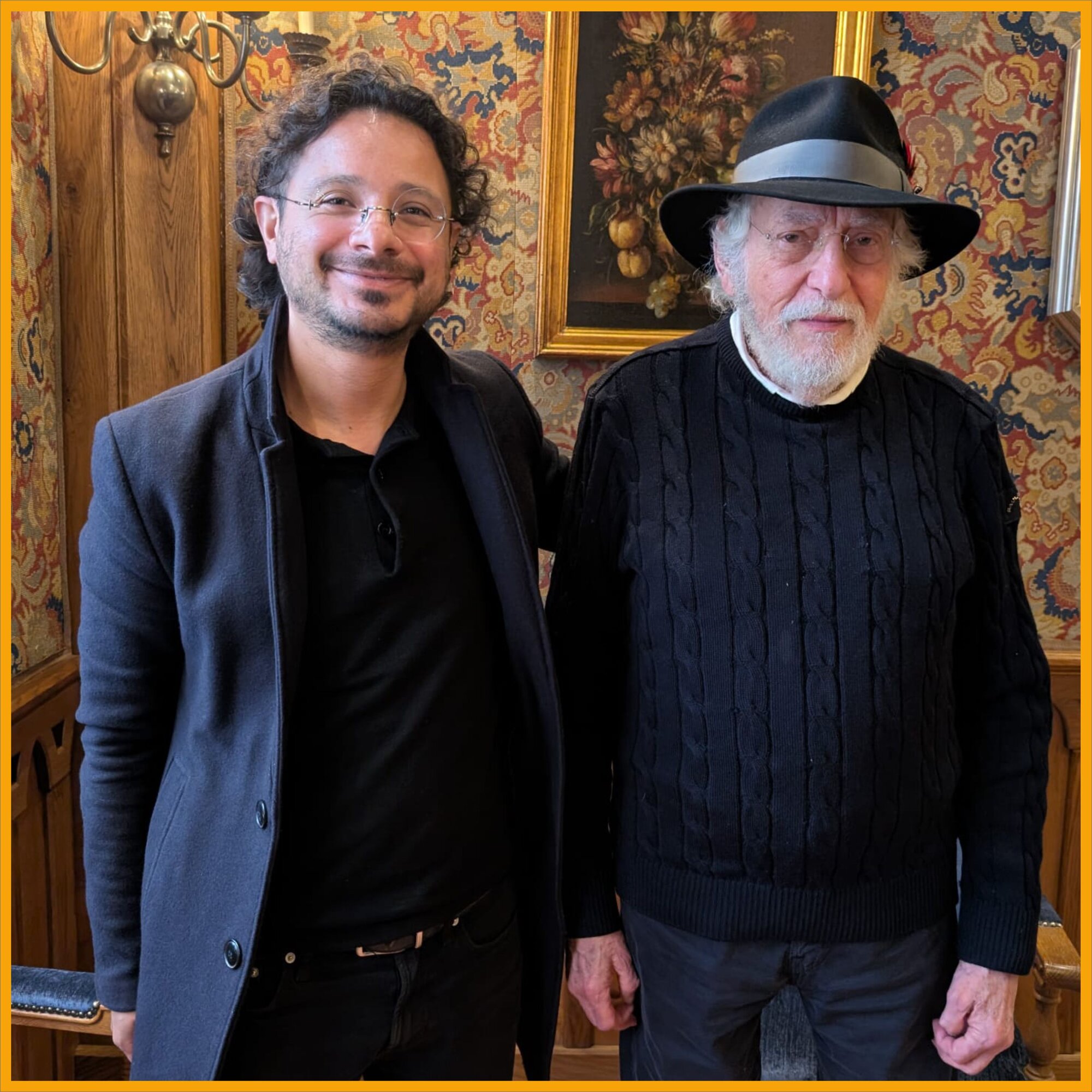 En la foto que acompaña esta publicación: Armando Russi y el maestro Arturo Ripstein